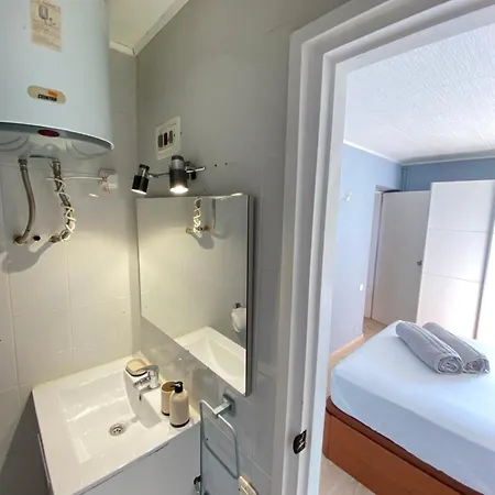 Charming & Relaxing Flat Салоу